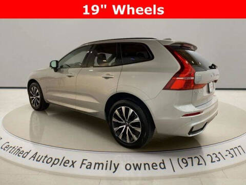 2025 Volvo XC60 B5 Core Dark Theme