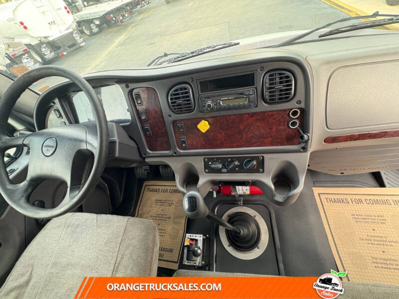 2015 Freightliner M2 106