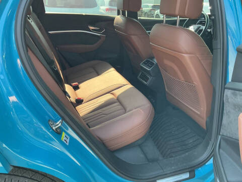 2019 Audi e-tron quattro Prestige