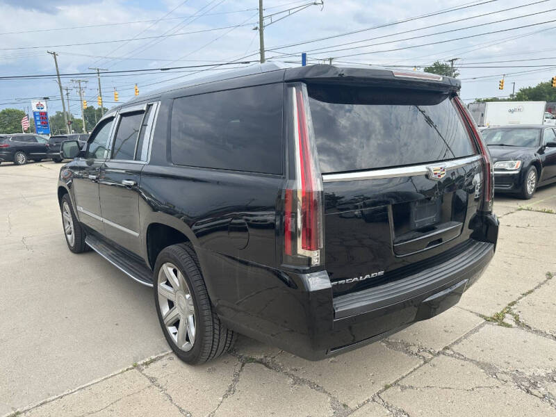 2018 Cadillac Escalade ESV Luxury