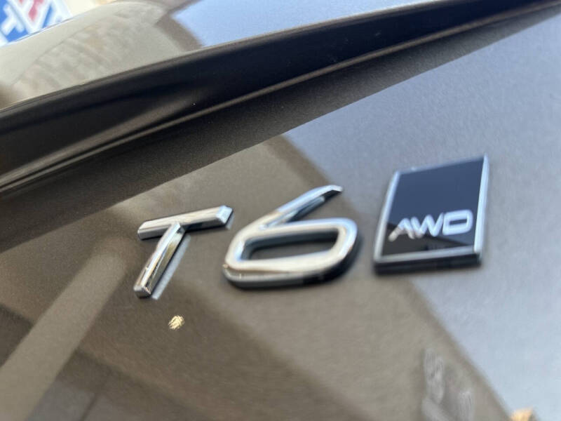 2017 Volvo XC90 T6 Momentum