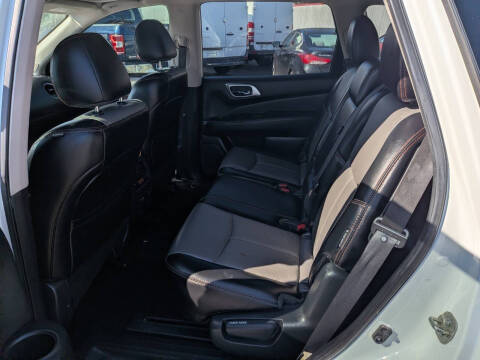 2020 Nissan Pathfinder SL