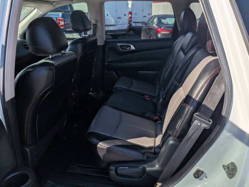 2020 Nissan Pathfinder SL