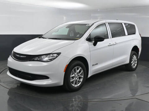 2025 Chrysler Voyager LX