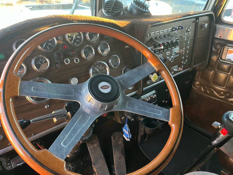 1984 Peterbilt 359
