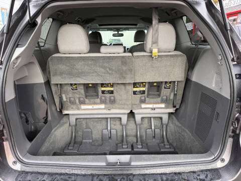 2016 Toyota Sienna XLE 8-Passenger