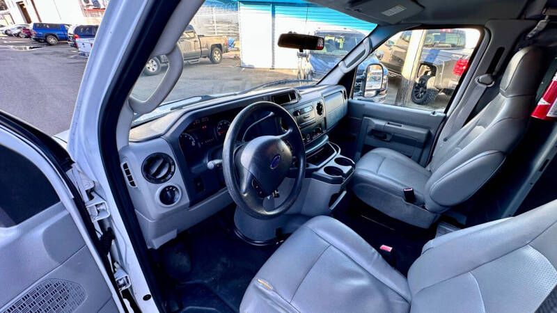 2011 Ford E-Series E-350 SD