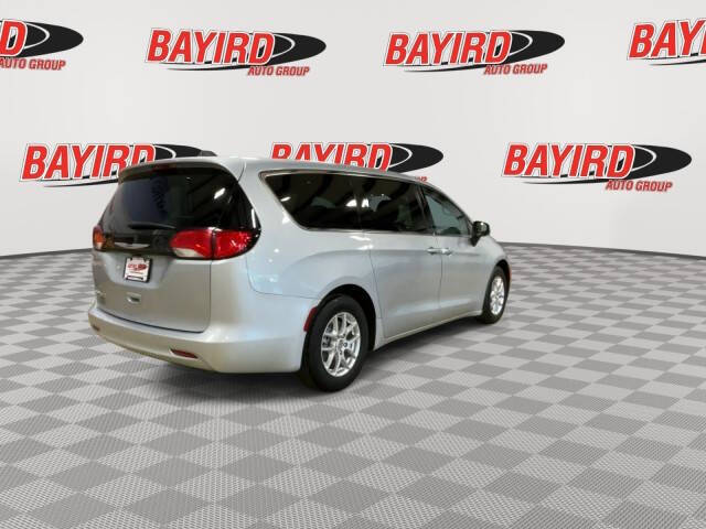 2023 Chrysler Voyager LX