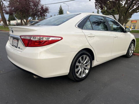 2017 Toyota Camry Hybrid XLE