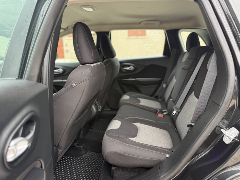 2015 Jeep Cherokee Sport