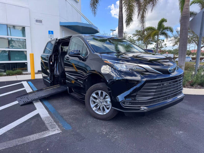 2024 Toyota Sienna LE 8-Passenger