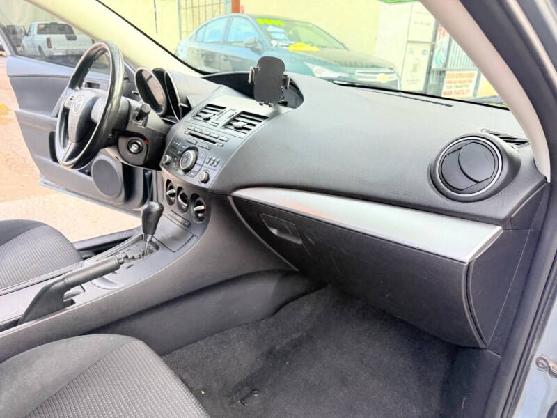 2013 Mazda MAZDA3 i SV