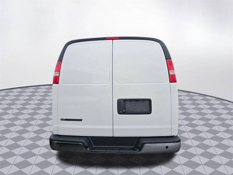 2025 Chevrolet Express 2500