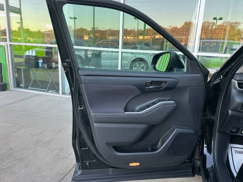 2020 Toyota Highlander LE