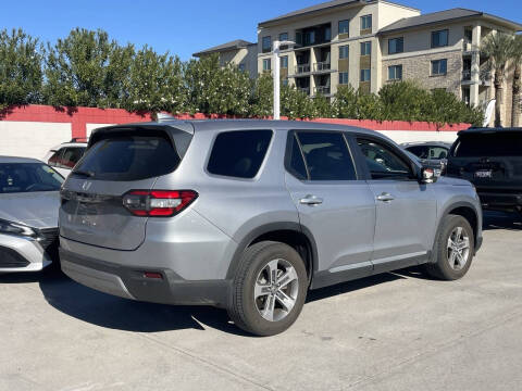 2024 Honda Pilot EX-L w/Rear Captain's Chairs