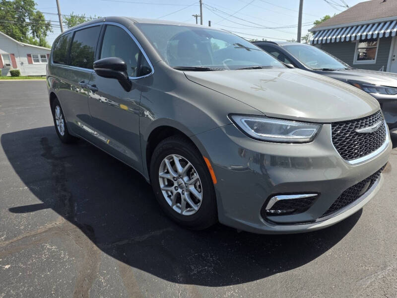 2025 Chrysler Pacifica Select