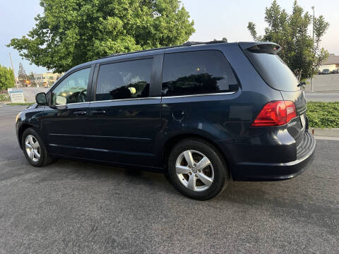 2009 Volkswagen Routan SE