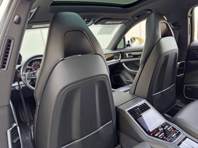 2018 Porsche Panamera 4