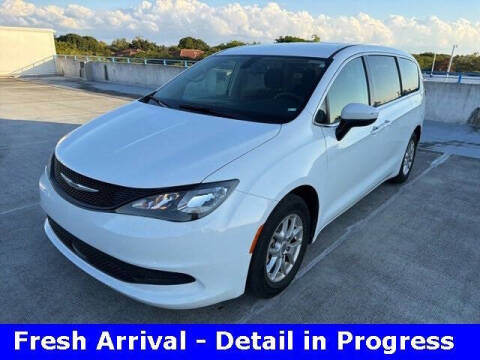 2022 Chrysler Voyager LX