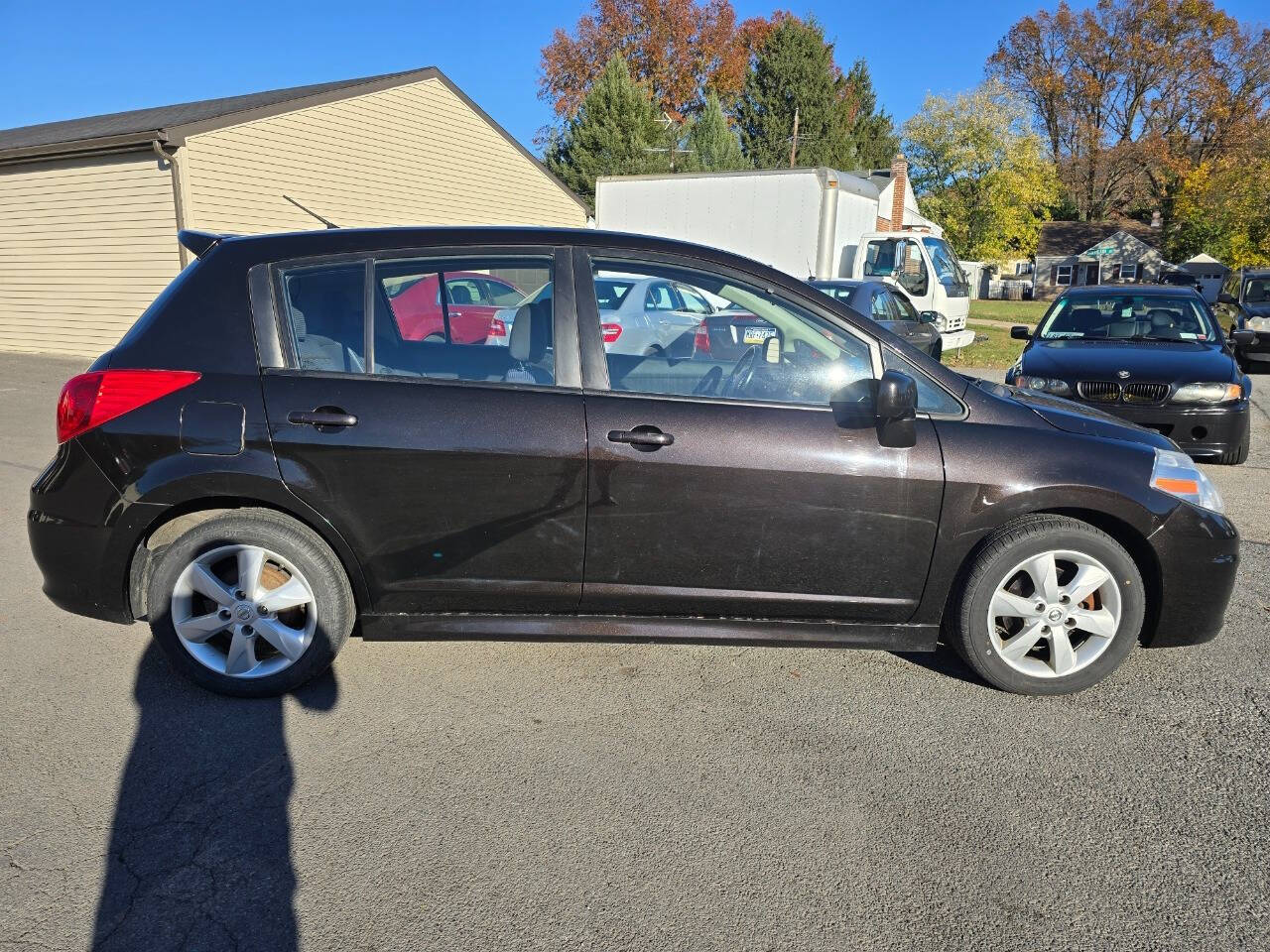 2011 Nissan Versa for sale at QUEENSGATE AUTO SALES in York, PA