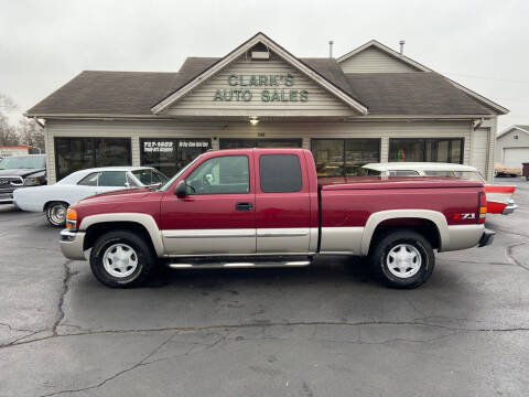 2004 GMC Sierra 1500 for sale at Clarks Auto Sales in Middletown OH