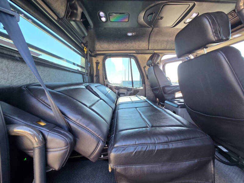 2007 Freightliner M2 106