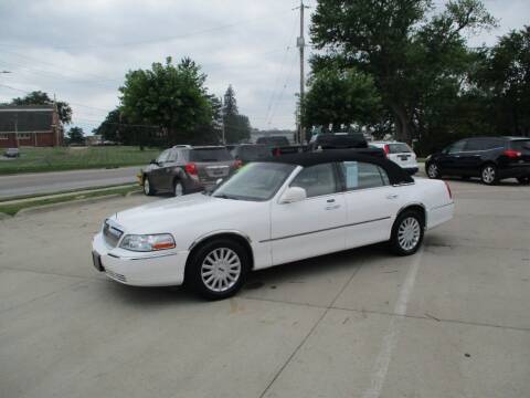 2005 Lincoln Town Car for sale at The Auto Specialist Inc. in Des Moines IA