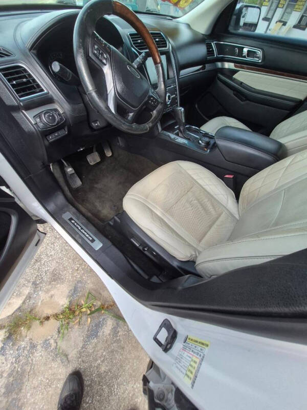 2017 Ford Explorer Platinum