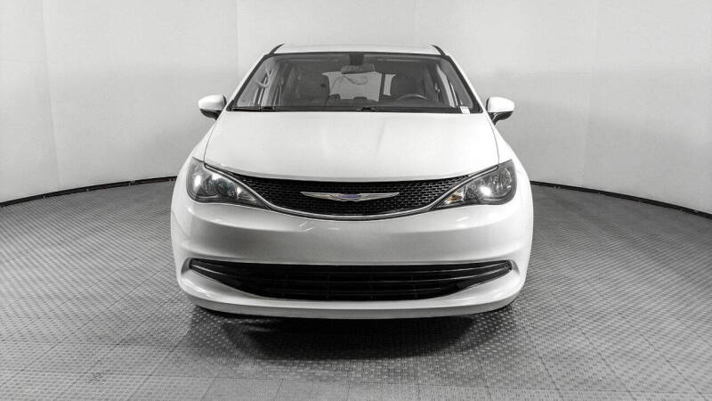 2020 Chrysler Voyager LX