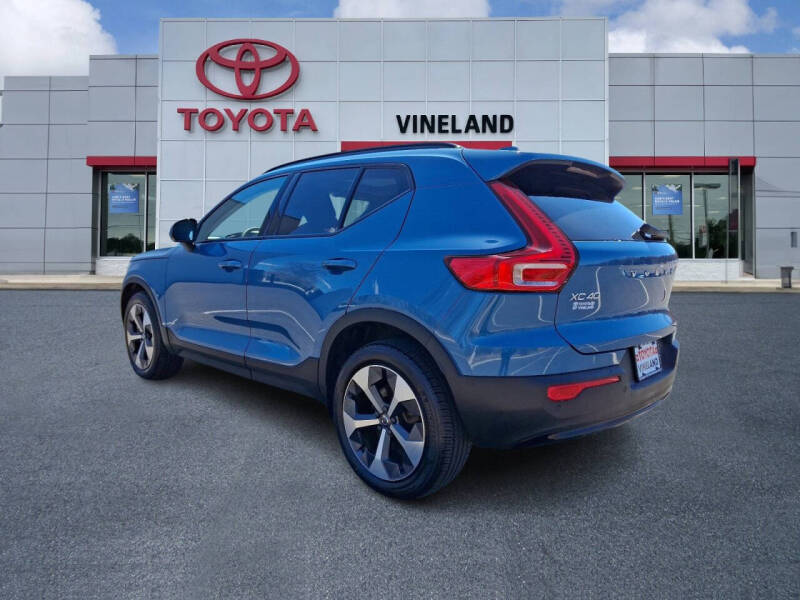 2023 Volvo XC40 B5 Plus Dark Theme