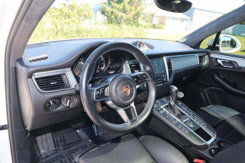 2017 Porsche Macan