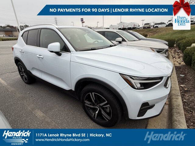 2025 Volvo XC40 B5 Core Bright Theme