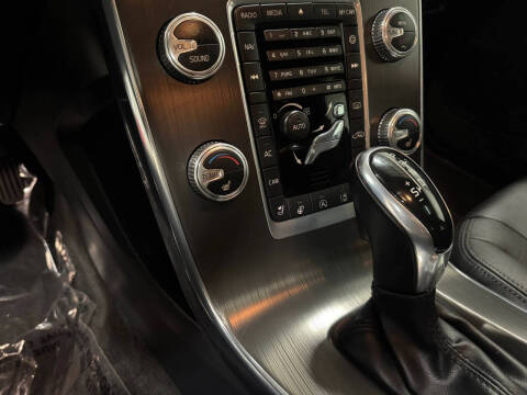 2015 Volvo V60 T5 Drive-E Platinum