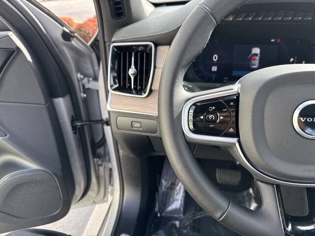 2025 Volvo XC90 B5 Plus Bright Theme 7P