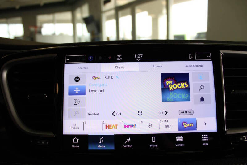 2026 Chrysler Pacifica Select