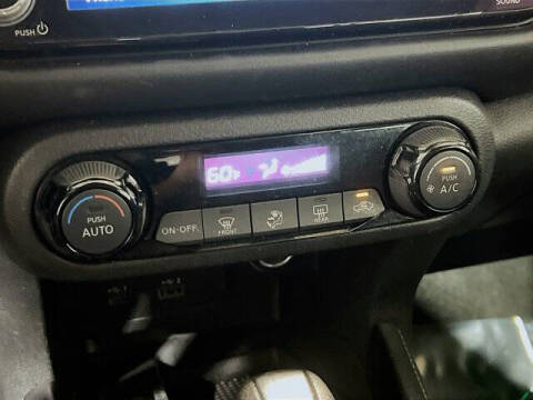 2022 Nissan Kicks SR