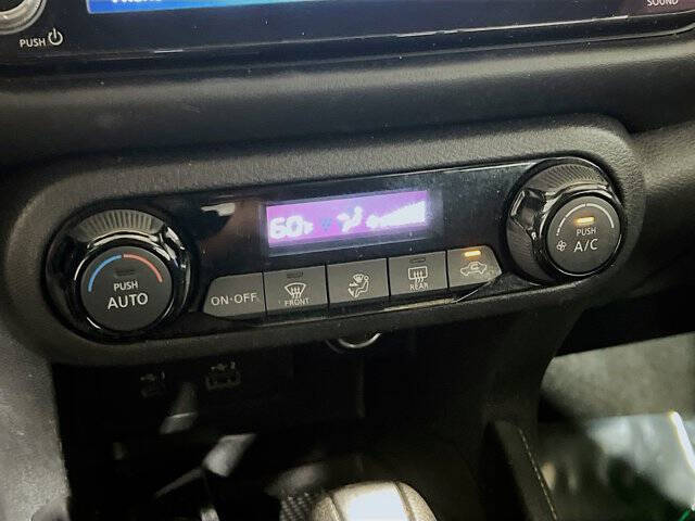 2022 Nissan Kicks SR