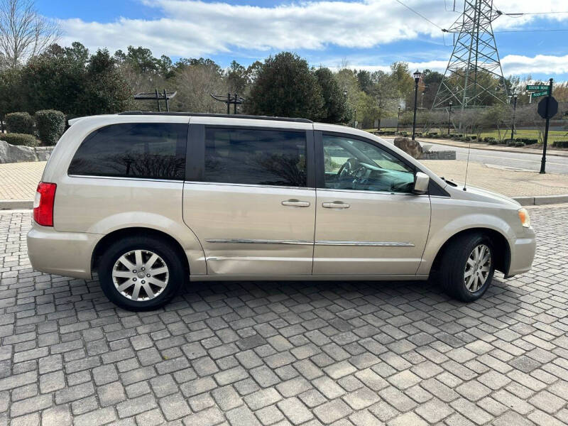 2013 Chrysler Town & Country Touring photo 19