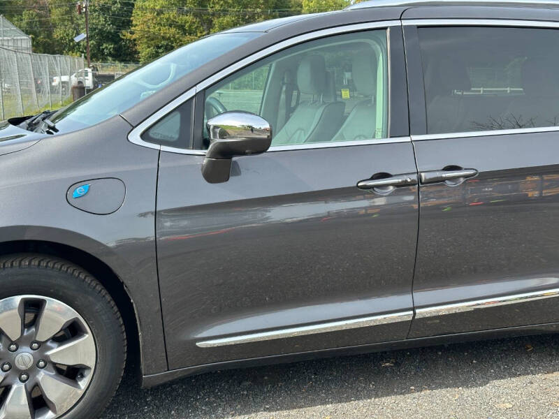 2017 Chrysler Pacifica Hybrid Platinum