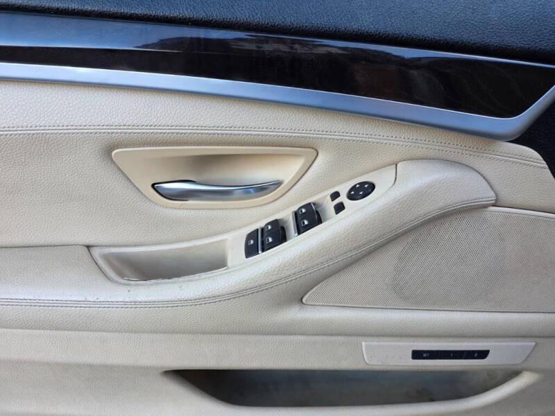 2015 BMW 5 Series 528i