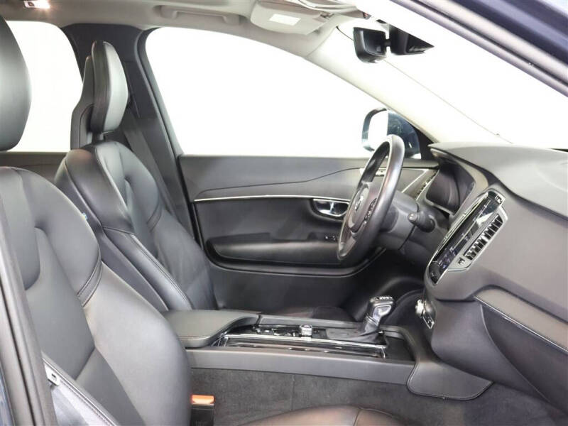 2020 Volvo XC90 T5 Momentum