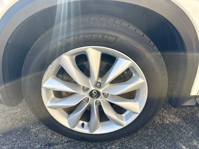 2019 Infiniti QX50 Essential