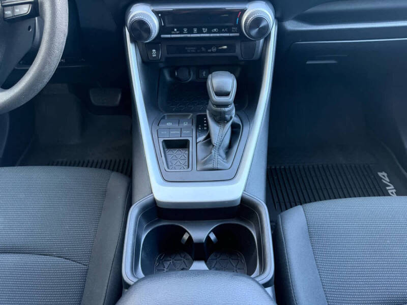 2020 Toyota RAV4 LE