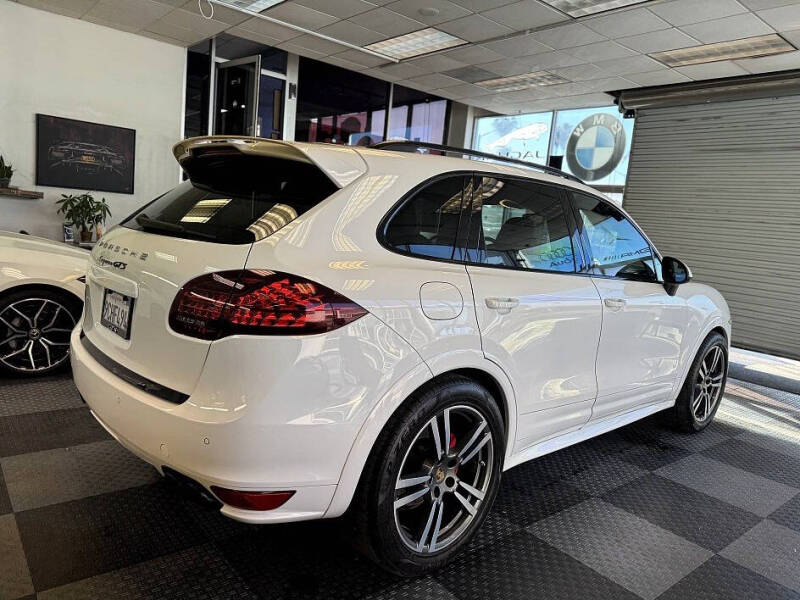 2014 Porsche Cayenne GTS