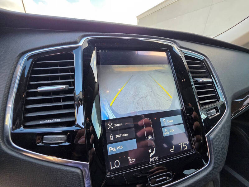 2016 Volvo XC90 T6 Momentum