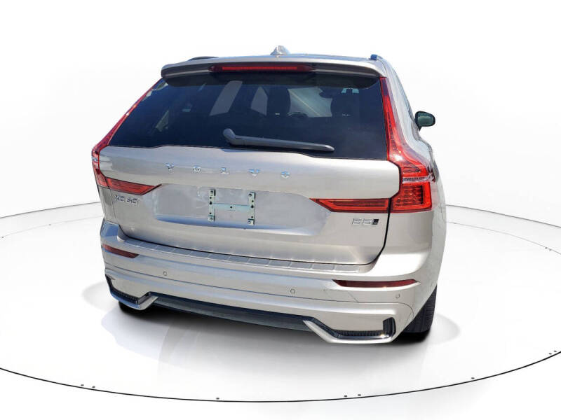 2025 Volvo XC60 B5 Plus Dark Theme