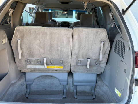 2005 Toyota Sienna LE 7 Passenger