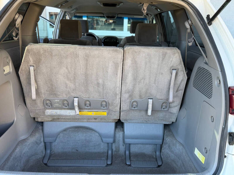 2005 Toyota Sienna LE 7 Passenger