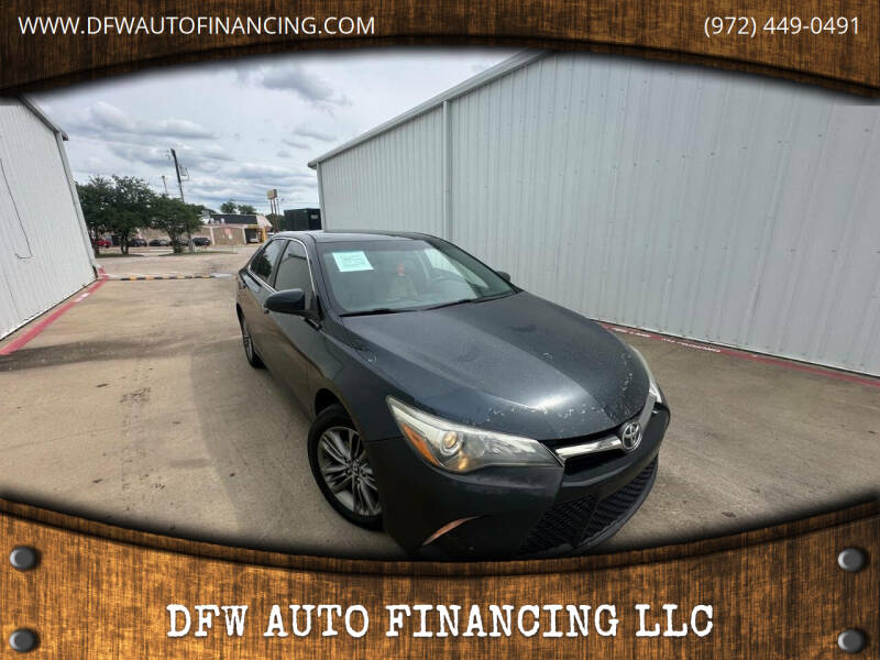 2015 Toyota Camry LE's photo