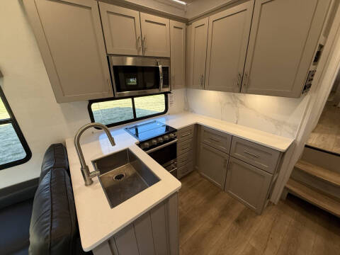 2025 Alliance RV Avenue